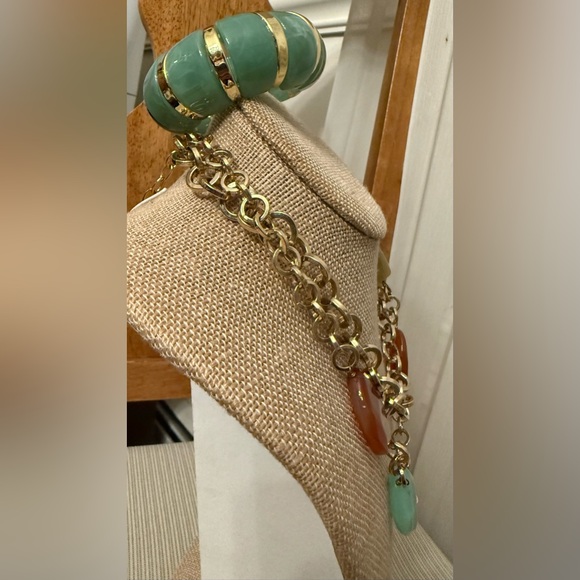 Lucite chunky Gold tone Chain Necklace with Turquoise color stretch bracelet - Picture 3 of 6